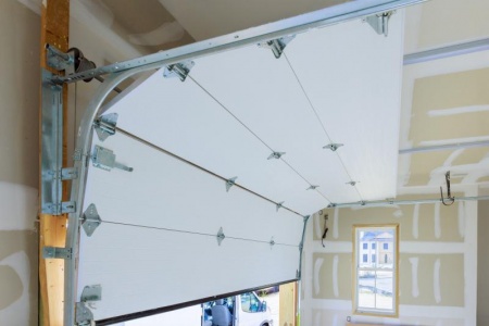 Installation de portes, quels matériaux privilégier pour votre habitat
